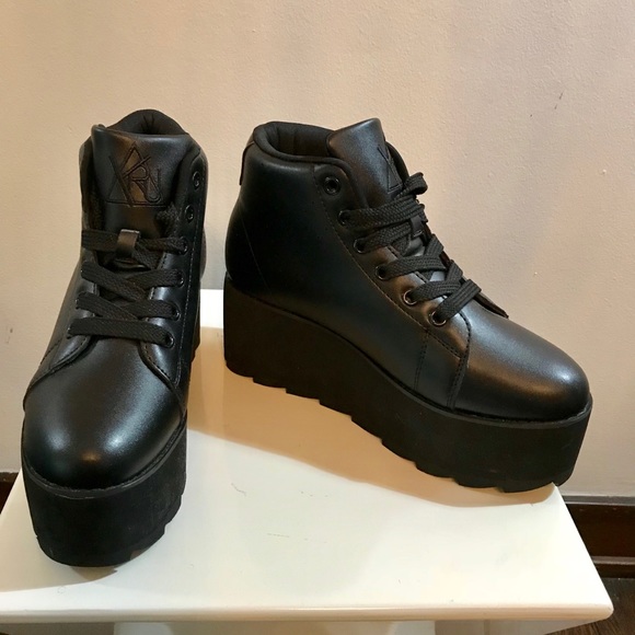 black lala platform sneakers